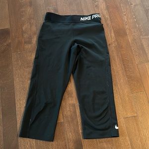 Nike pro capri leggings